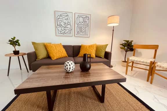 Stylish & Spacious 2bed/2bath Home w/parking - Image 1