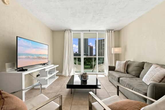 Modern 2-bedroom apartment at the Tides Beach - Image 1