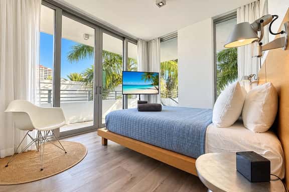 Bright 1BR Condo • Across the street to the beach - Image 1