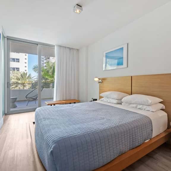 Beach Escape 1BR • Walk to beach • Pool & Gym - Image 1