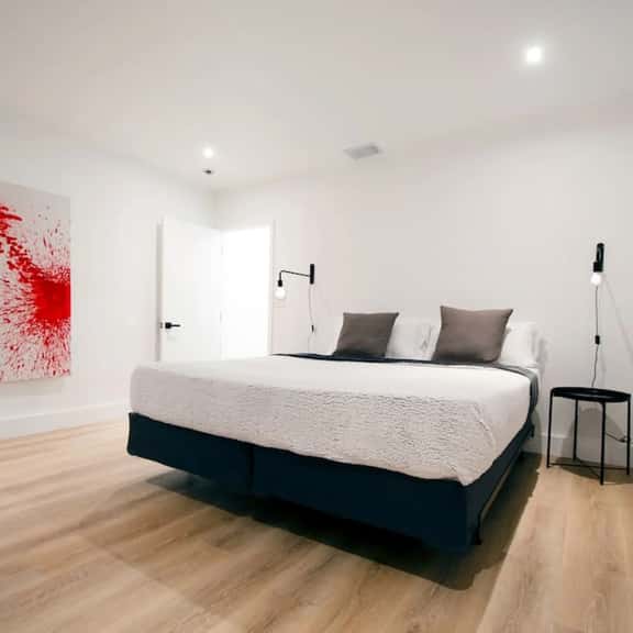 Chic apartment beside canal and near beach 2 - Image 1