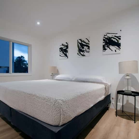 Modern Apart beside canal, near beach w/parking - Image 1