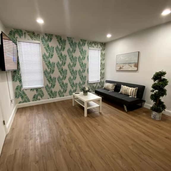 Renovated 2/1 apt w/ parking near Brickell Center - Image 1