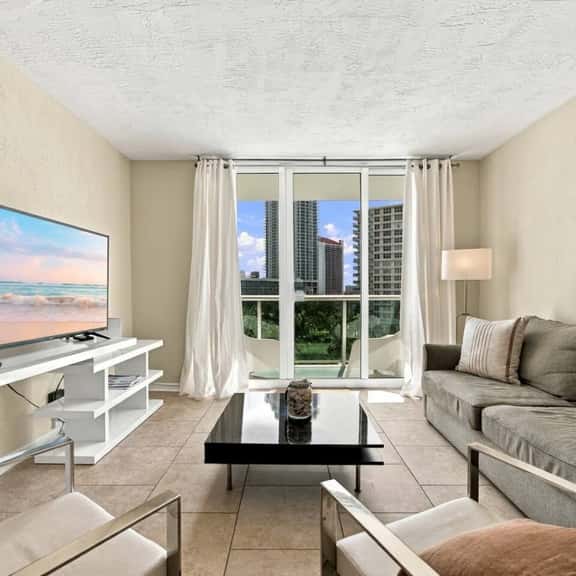 Modern 2-bedroom apartment at the Tides Beach - Image 1