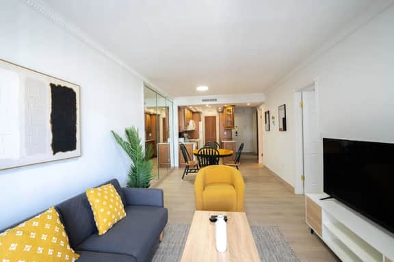 2bed/2bath near beach with pool & parking - Image 5