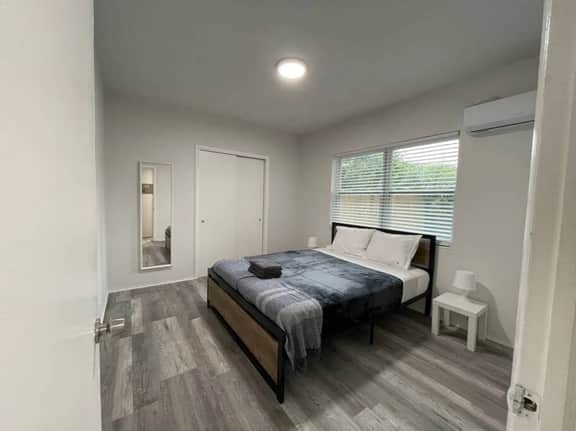 1bed/1bath apt w/ parking & patio great location ! - Image 5