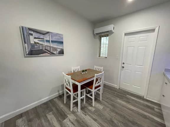 1bed/1bath apt w/ parking & patio great location ! - Image 4