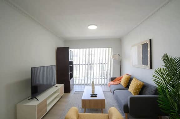 2bed/2bath near beach with pool & parking - Image 4
