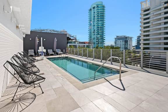 Beach Escape 1BR • Walk to beach • Pool & Gym - Image 5