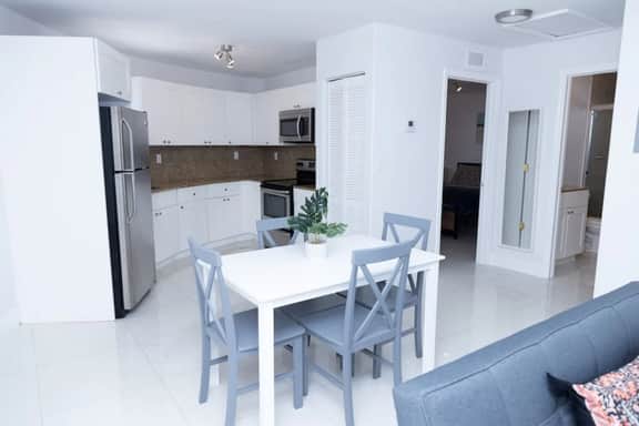 Brand new & modern 2bed/1 bat apt w/ parking - Image 4