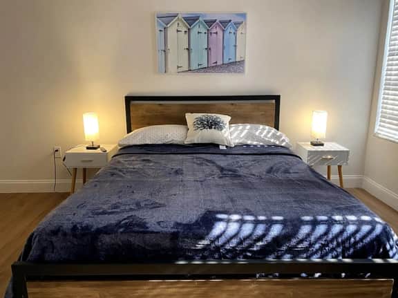 Charming 1/1 apt w/parking on great location - Image 3