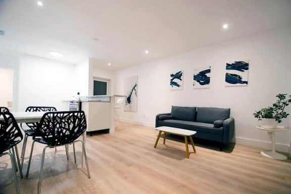 Chic apartment beside canal and near beach 2 - Image 5