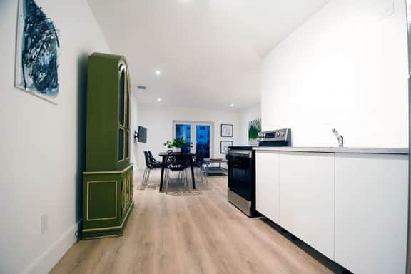 Chic apartment beside canal and near the beach 3 - Image 4