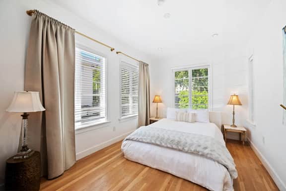 Cozy Studio w/Tons of Natural Light - Image 3