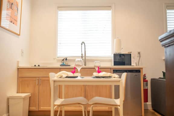 Cozy Studio w/Tons of Natural Light - Image 5