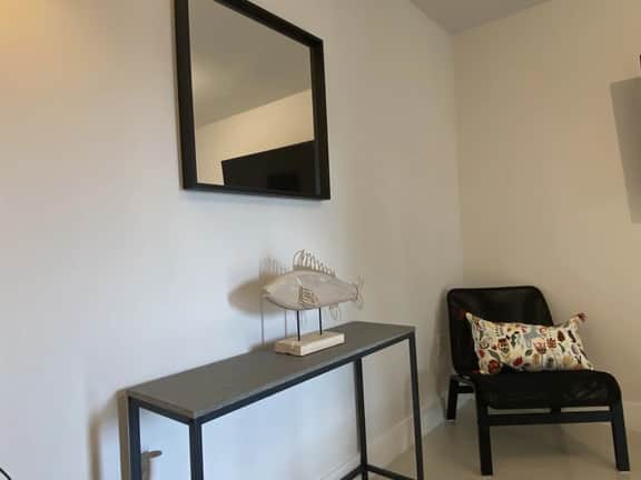 Equipped 2/1apt on great location free parking - Image 3