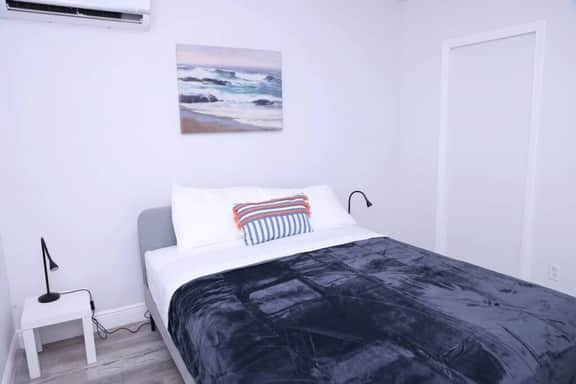 Lovely 1-bed apt with private patio & parking - Image 5