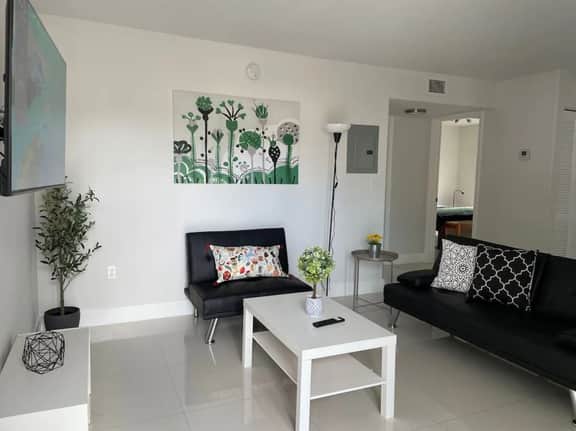 Lovely 2/1 apt on great location with parking - Image 2