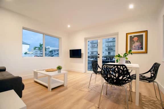 Modern Apart beside canal, near beach w/parking - Image 3
