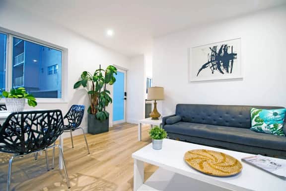 Modern Apart beside canal, near beach w/parking - Image 4
