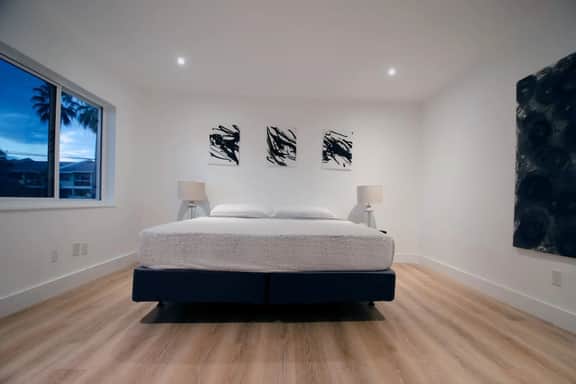 Modern Apart beside canal, near beach w/parking - Image 2