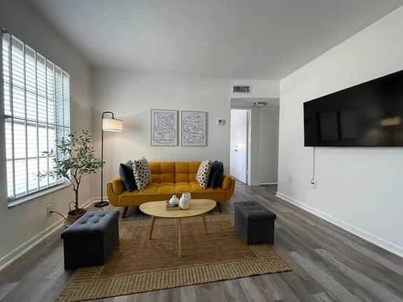 Remodeled 2bed 1 bath apt w/park great location - Image 4