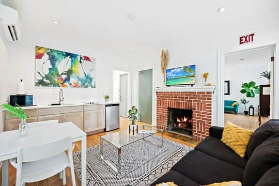 Newly Renovated one-bdr with Patio - Image 5