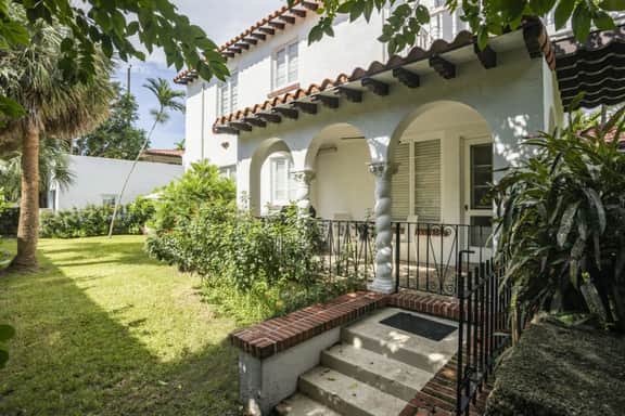 Newly Renovated one-bdr with Patio - Image 2