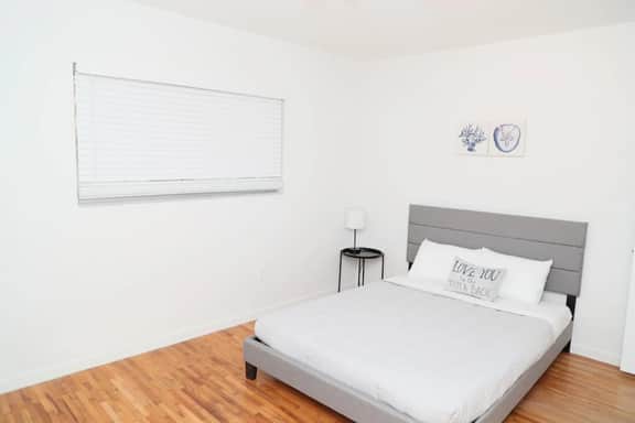 Spacious 2/1 Coral Gables apt w/ free parking - Image 5