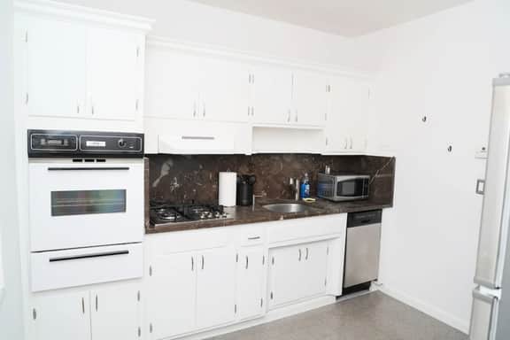 Spacious 2/1 Coral Gables apt w/ free parking - Image 3