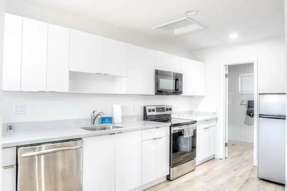 Spacious 1BR – Walk to City Centre + Free Parking - Image 5