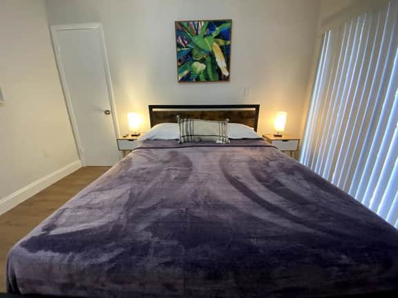 Renovated 2/1 apt w/ parking near Brickell Center - Image 3