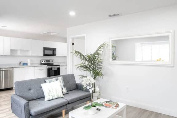 Spacious 1BR – Walk to City Centre + Free Parking - Image 3