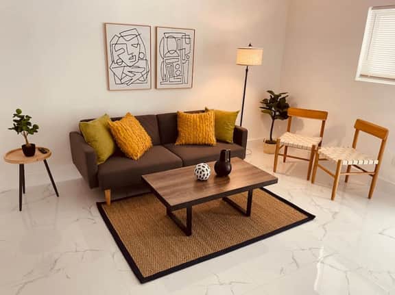 Stylish & Spacious 2bed/2bath Home w/parking - Image 3