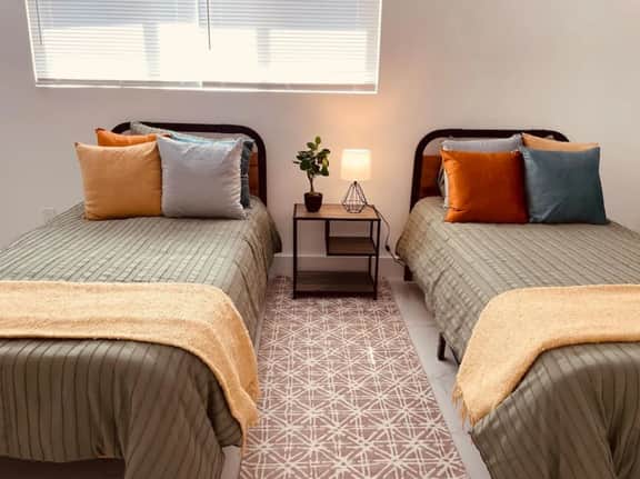 Stylish & Spacious 2bed/2bath Home w/parking - Image 2