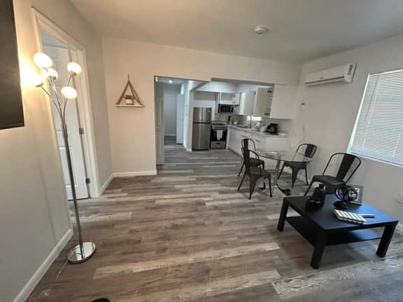 Upstairs 2bed/1bath Apt w/parking near Coco Walk! - Image 5