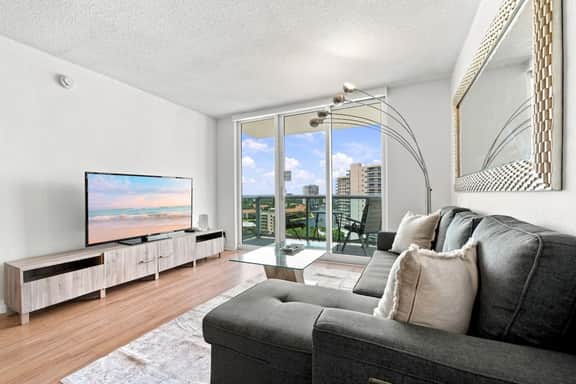 Spacious & Modern apt for a family beach vacation - Image 2