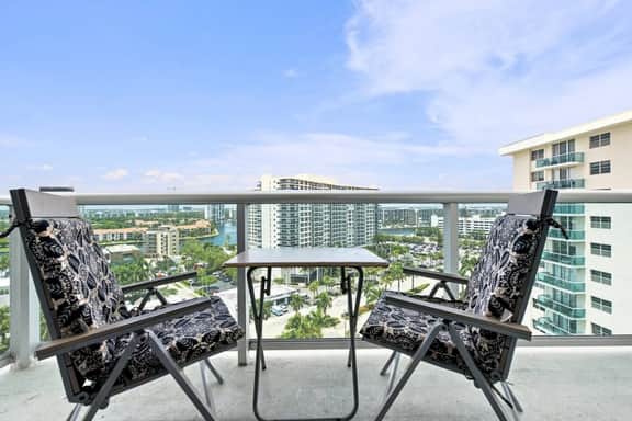 Spacious & Modern apt for a family beach vacation - Image 5