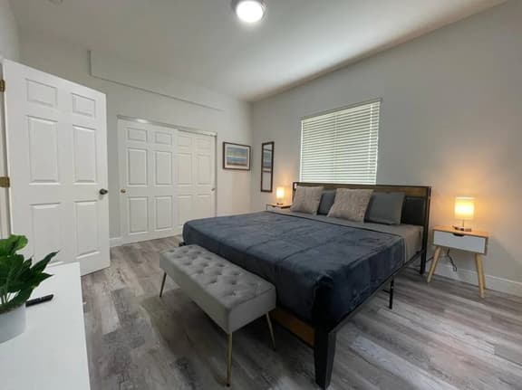 29 Oviedo - APT 3 · Lovely upstairs 2bed/1bath Apt w/parking - Image 1