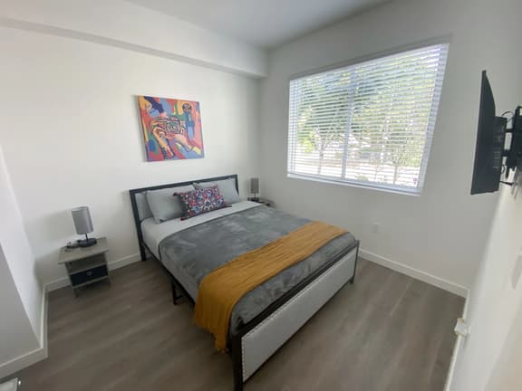 All new and Spacious 2bed/2bath Apt great location - Image 1