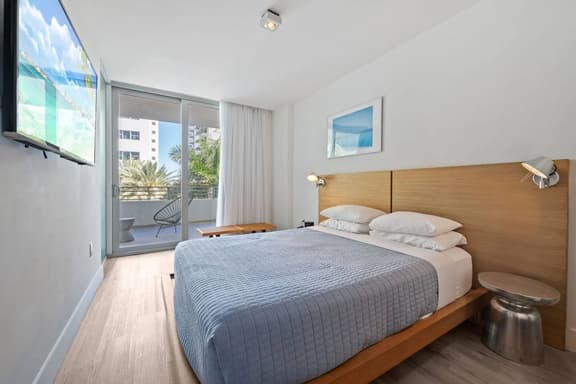 Beach Escape 1BR • Walk to beach • Pool & Gym - Image 1