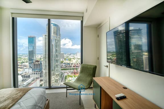 Brand new luxury condo in Downtown - Image 1