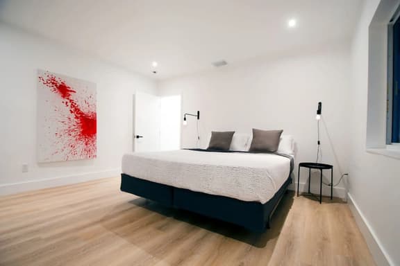 Chic apartment beside canal and near beach 2 - Image 1