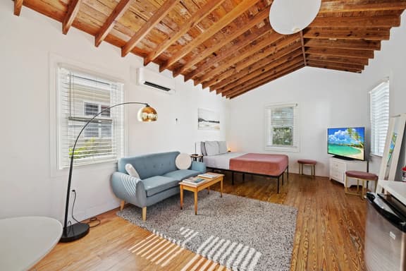 Cozy Rustic Studio Getaway - Image 1