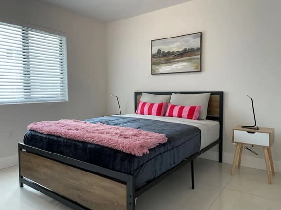 Equipped 2/1apt on great location free parking - Image 1