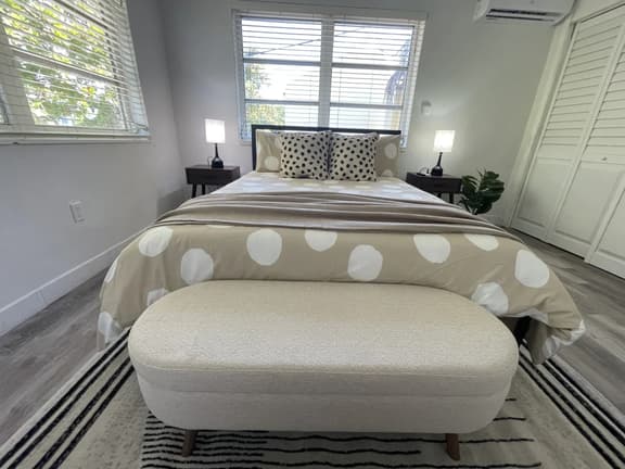 Great Apart near CocoWalk & Brickell w/parking - Image 1