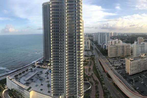 Hyde Beach Resort New Apart with view to the beach - Image 1
