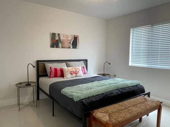 Lovely 2/1 apt on great location with parking - Image 1