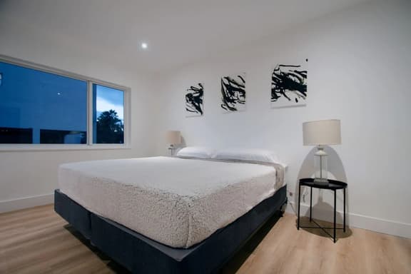 Modern Apart beside canal, near beach w/parking - Image 1