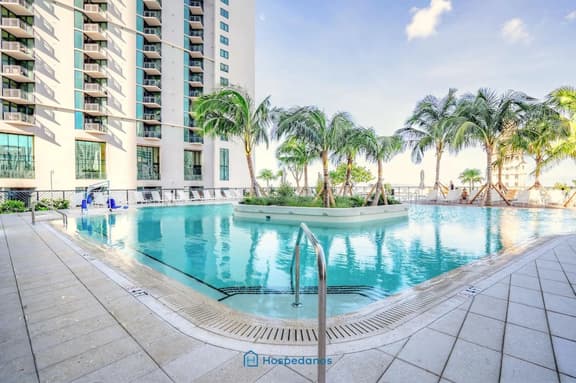 New Luxury Condo in Downtown - Image 1